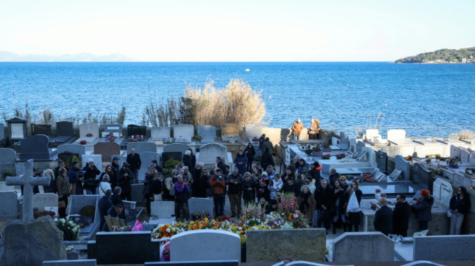Mourners pay tribute to Brigitte Bardot at Saint-Tropez funeral 