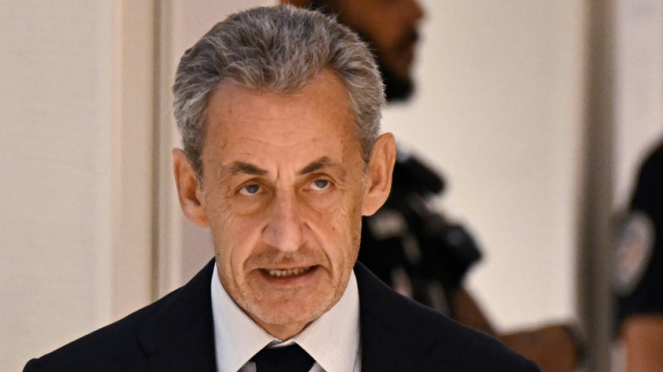 Justi&ccedil;a francesa condena ex-presidente Sarkozy em caso de financiamento ilegal l&iacute;bio