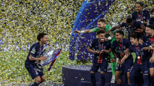 Ligue des champions: les h&eacute;ros parisiens f&ecirc;t&eacute;s par leurs supporters