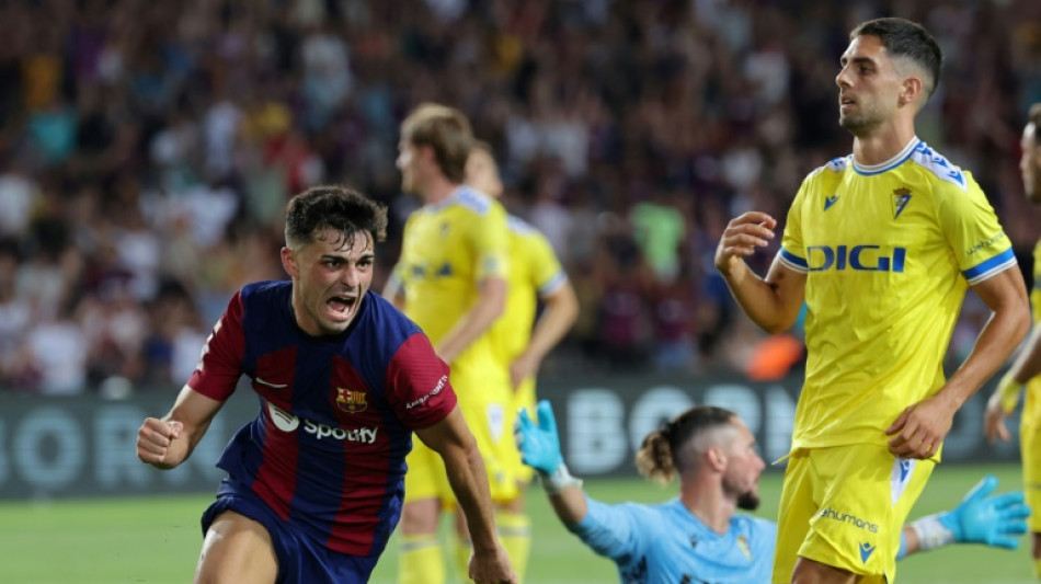 Bar&ccedil;a sofre mas vence C&aacute;diz (2-0) com gols no fim; Atl&eacute;tico empata com Betis