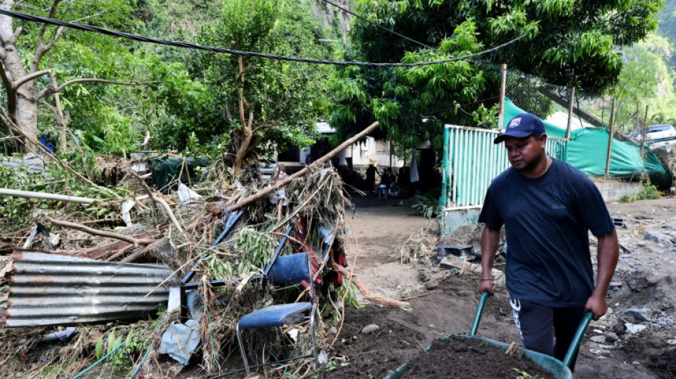 La R&eacute;union: cinq morts apr&egrave;s le passage du cyclone, la proc&eacute;dure de catastrophe naturelle enclench&eacute;e
