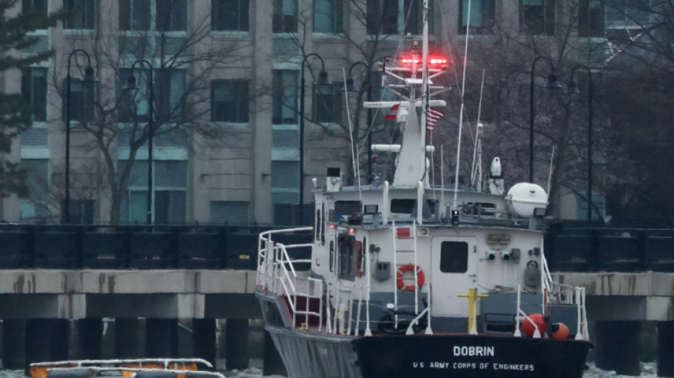 Queda de helicóptero turístico em Nova York deixa 6 mortos