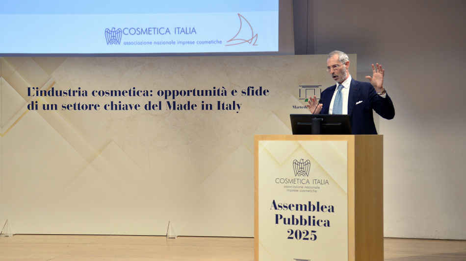 La cosmetica italiana fattura 16,5 miliardi, la met&agrave; dall'export