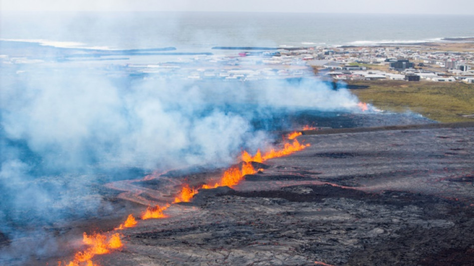 La erupci&oacute;n de un volc&aacute;n obliga a evacuar un pueblo pesquero en Islandia
