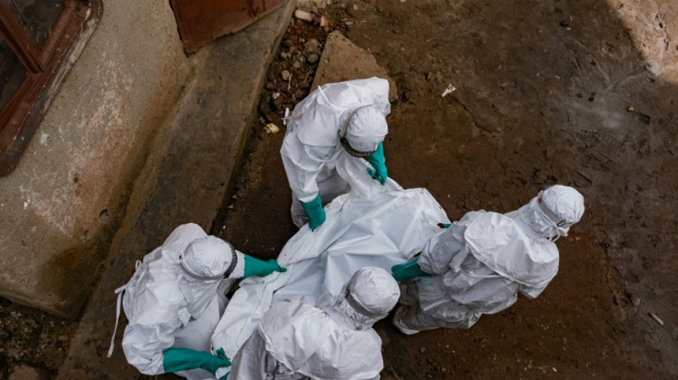 Uganda cierra temporalmente su frontera con RD Congo por la epidemia de &eacute;bola