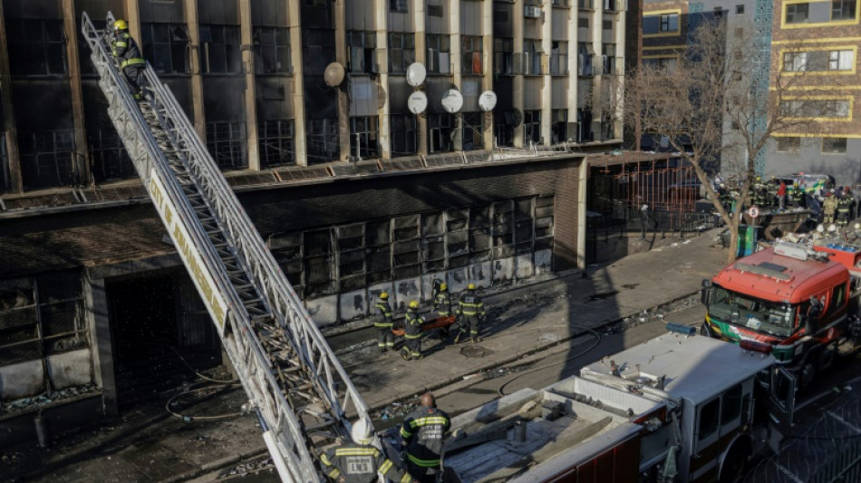 Inc&ecirc;ndio em edif&iacute;cio de Johannesburgo deixa mais de 70 mortos