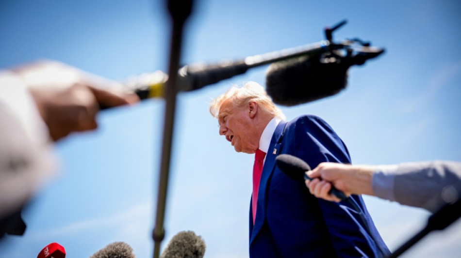 Emissora NPR pede suspens&atilde;o de decreto de Trump que cessa seu financiamento