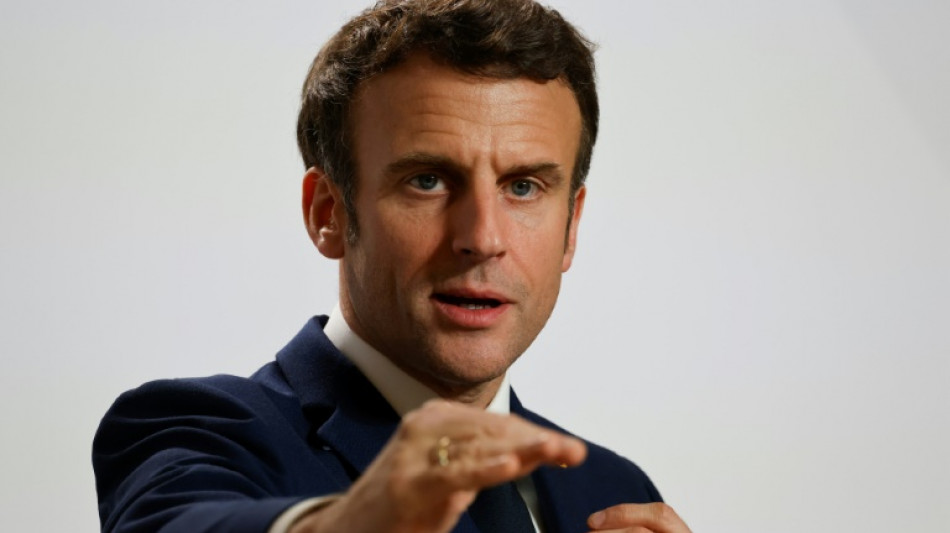 Le candidat Macron, plus lib&eacute;ral qu'en 2017 et pour "travailler plus"
