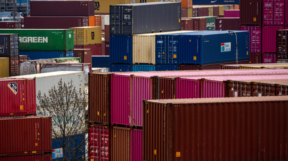 Istat, a marzo export -1% su mese, +5,8% su anno