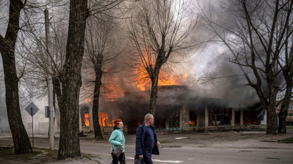 L'Ukraine poursuit les évacuations de civils dans l'est, réclame "des armes"