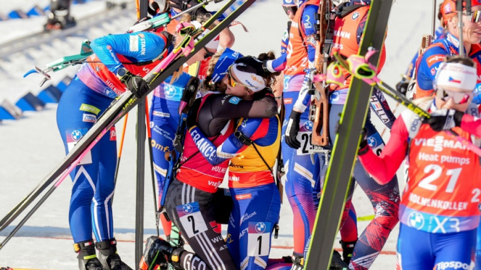 Biathlon: Lou Jeanmonnot, la chute si pr&egrave;s du but et le gros globe qui s'envole