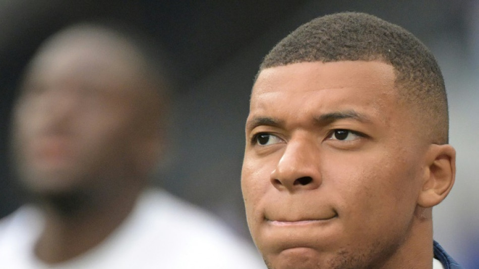 Mbapp&eacute; e Marquinhos retornam aos treinos com o PSG
