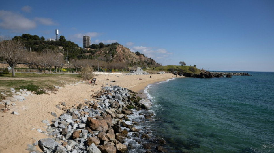 Los pueblos costeros espa&ntilde;oles prueban nuevas recetas para salvar sus playas