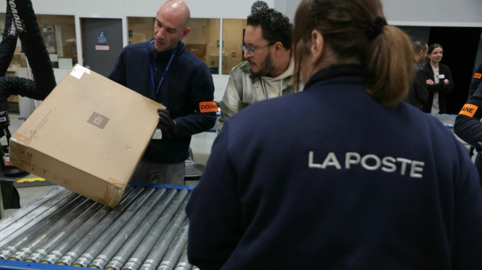 Tráfego postal para os EUA despenca e 88 operadoras suspendem o serviço