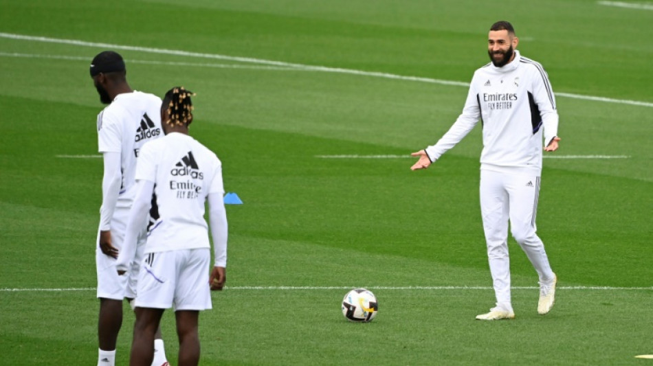 Foot: Benzema ne jouera pas avec le Real Madrid dimanche, &agrave; trois semaines du Mondial (Ancelotti)