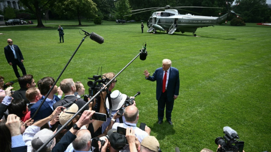 Trump culpa 'insurrecionistas' e 'agitadores profissionais' por dist&uacute;rbios em Los Angeles