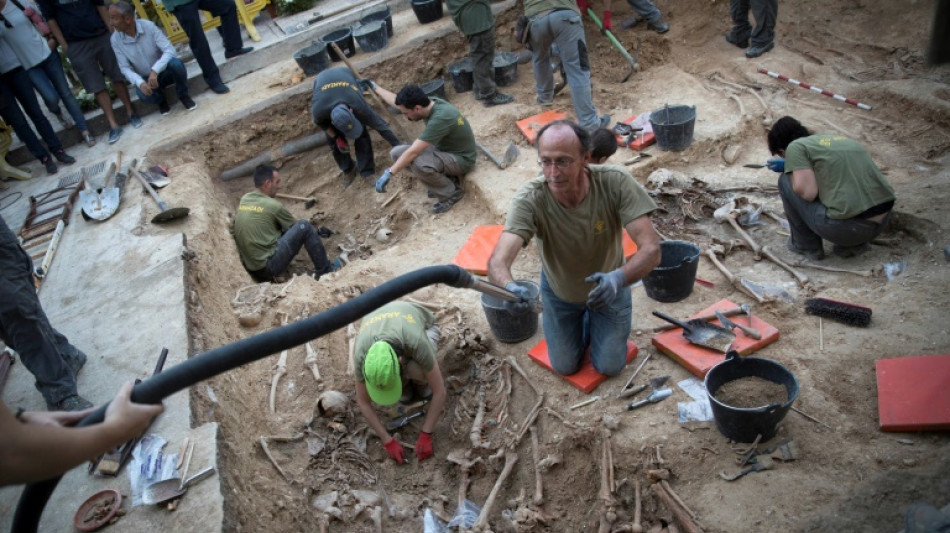 Espagne: adoption d'une loi phare r&eacute;habilitant les victimes du franquisme
