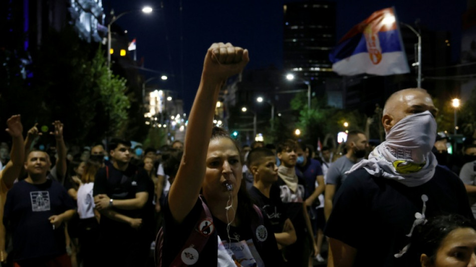 Serbie: deuxième soirée d'affrontements entre manifestants et partisans du pouvoir