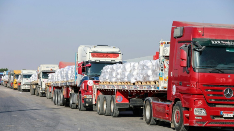 Israel anuncia pausa parcial dos confrontos em Gaza e primeiros caminh&otilde;es com ajuda cruzam a fronteira