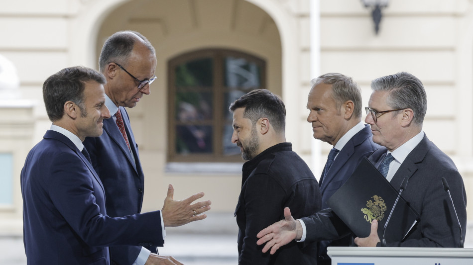 Eliseo, 'incontro Macron, Merz, Tusk, Starmer e Zelensky'