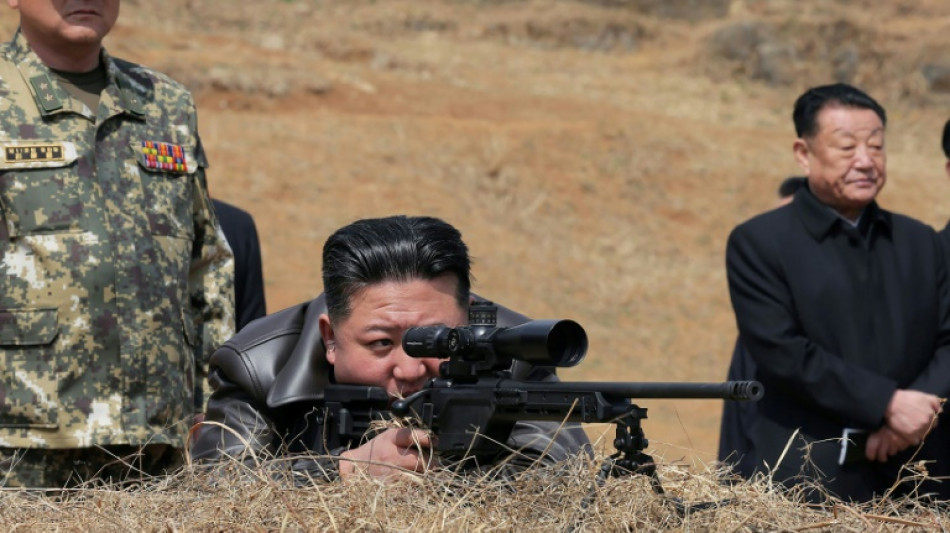 Kim Jong Un essaie un nouveau fusil de pr&eacute;cision