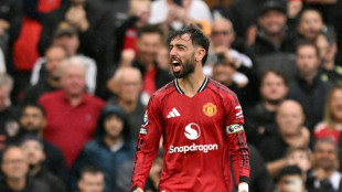 Fernandes lifts Man Utd gloom, Frank suffers first league loss with Spurs