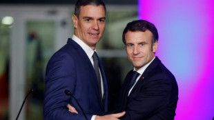 Macron et Sanchez signent un trait&eacute; pour sceller l'amiti&eacute; franco-espagnole