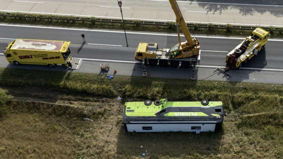 Flixbus verungl&uuml;ckt auf Autobahn in Mecklenburg-Vorpommern - 23 Verletzte