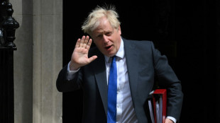 De plus en plus isol&eacute;, Boris Johnson se bat pour sa survie