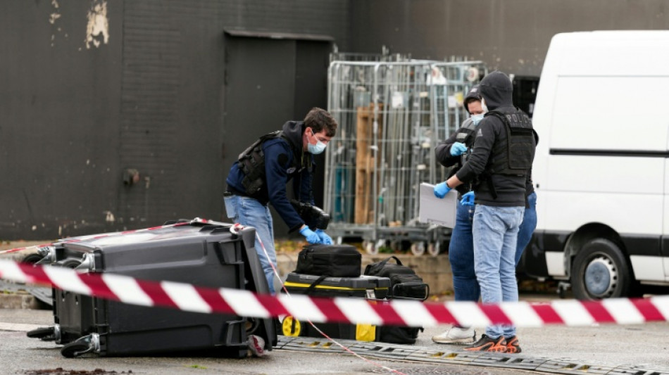 Tirs meurtriers dans les Yvelines, un "tournant" pour Macron qui d&eacute;nonce une attaque "raciste"
