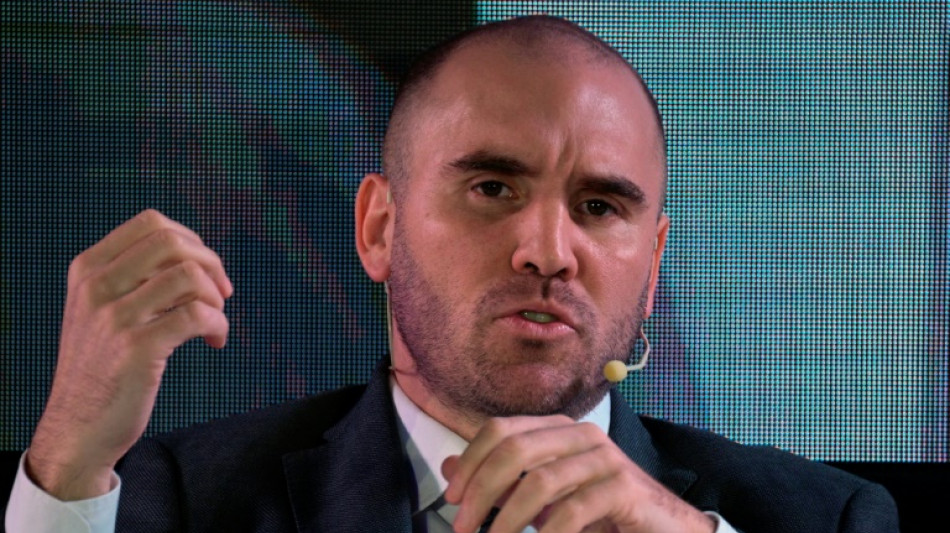 Ministro de Econom&iacute;a de Argentina renuncia en medio de crisis cambiaria 