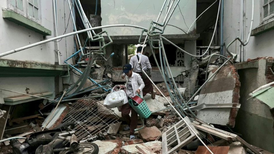 S&eacute;isme: plus de 1.000 morts en Birmanie, recherches tous azimuts pour des survivants