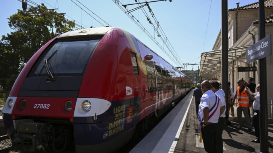 La SNCF invit&eacute;e &agrave; &eacute;conomiser l'&eacute;nergie, pas &agrave; r&eacute;duire ses circulations