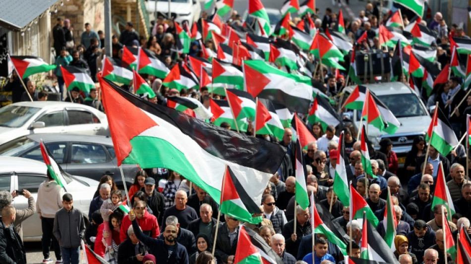 Miles de palestinos conmemoran aniversario de represi&oacute;n mort&iacute;fera de Israel