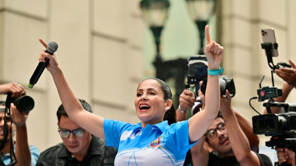 Noboa y Gonz&aacute;lez cierran sus campa&ntilde;as presidenciales en un estrat&eacute;gico puerto ecuatoriano