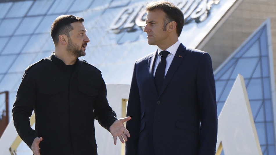 Zelensky vede Macron, 'valutiamo pi&ugrave; aerei Mirage a Kiev'