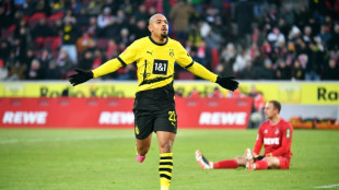 Dortmund goleia Col&ocirc;nia e encosta no G4 do Alem&atilde;o