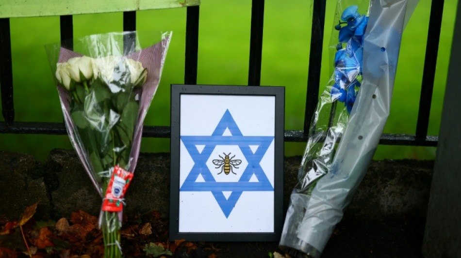 Une des deux personnes tuées dans l'attaque contre la synagogue de Manchester touchée par un tir de la police