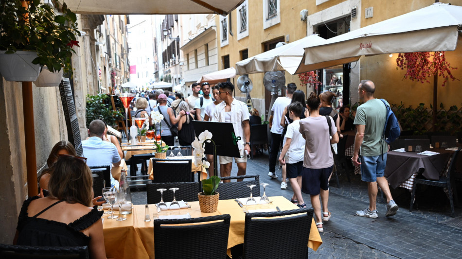 Dehors liberi fino a met&agrave; 2027, un anno in pi&ugrave; per il riordino