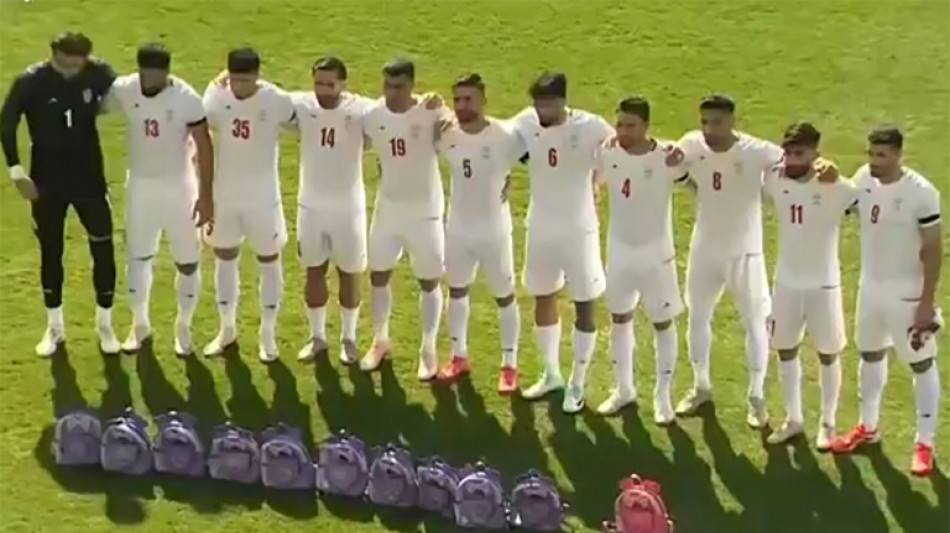 Foot: l'&eacute;quipe d'Iran rend hommage aux victimes d'une frappe sur une &eacute;cole attribu&eacute;e aux Etats-Unis