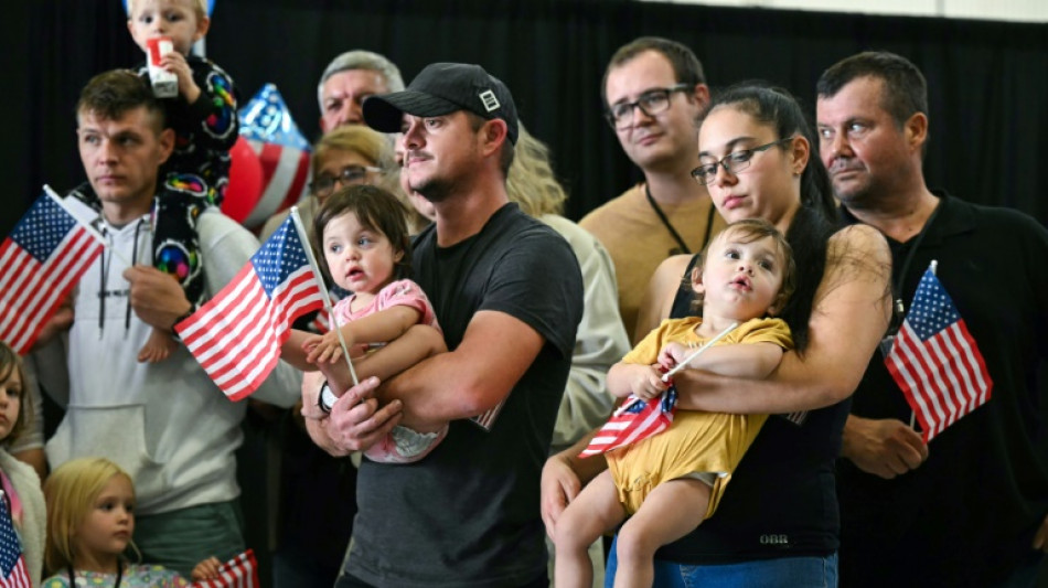 Primeiro grupo de sul-africanos brancos chega aos Estados Unidos