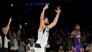 NBA: Dallas plombe les Lakers au buzzer, les Sixers encha&icirc;nent