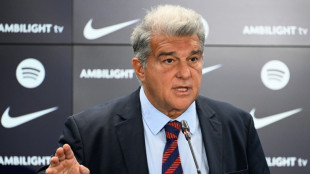 Uefa multa Bar&ccedil;a e Chelsea por n&atilde;o cumprirem fair play financeiro