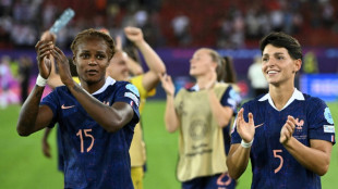 Euro-2025: toutes voiles dehors, les Bleues s'offrent les Anglaises