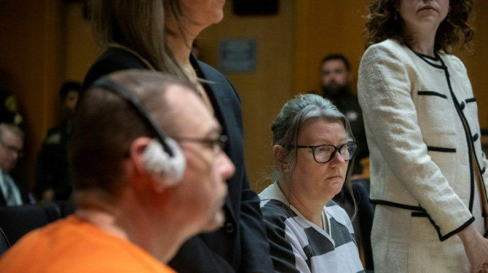 Pais de atirador de escola nos EUA s&atilde;o condenados a entre 10 e 15 anos de pris&atilde;o