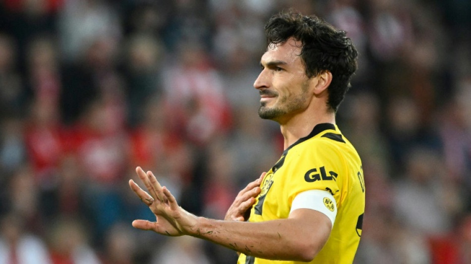 Dortmund veteran Hummels extends deal to 2024
