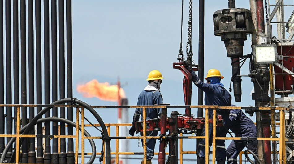 Petr&oacute;leo cierra en baja tras la liberaci&oacute;n de crudo de EEUU