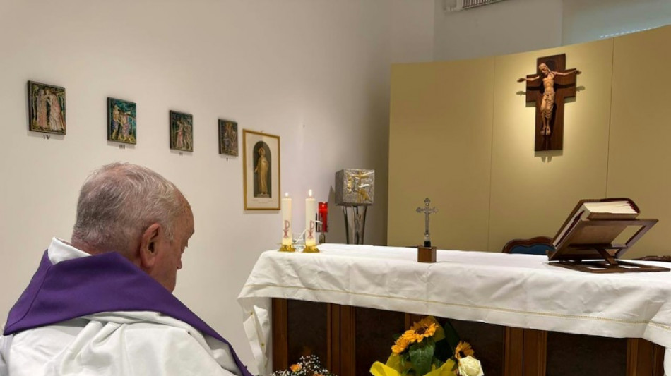 El Vaticano publica la primera foto del papa Francisco desde su hospitalizaci&oacute;n