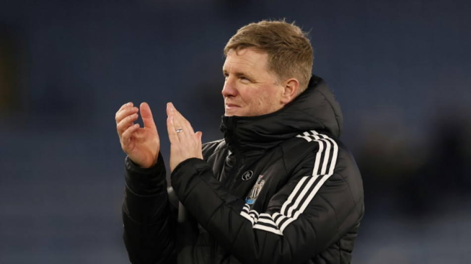 Newcastle manager Howe diagnosed with pneumonia