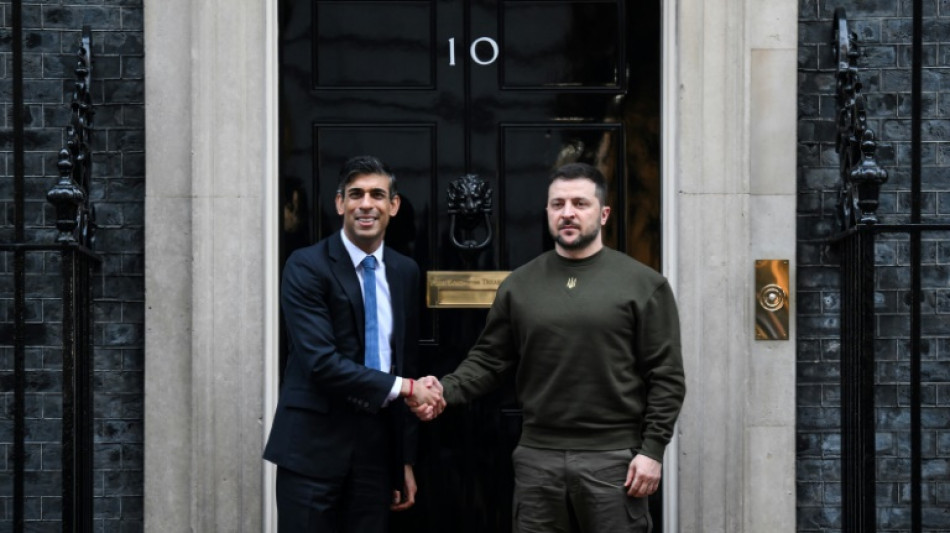 Ukraine: visite de Zelensky &agrave; Londres, qui va former des pilotes de chasse